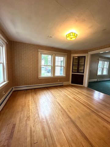 10 Park St, Auburn, MA 01501