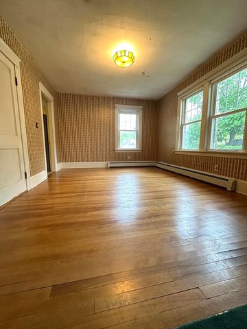 10 Park St, Auburn, MA 01501