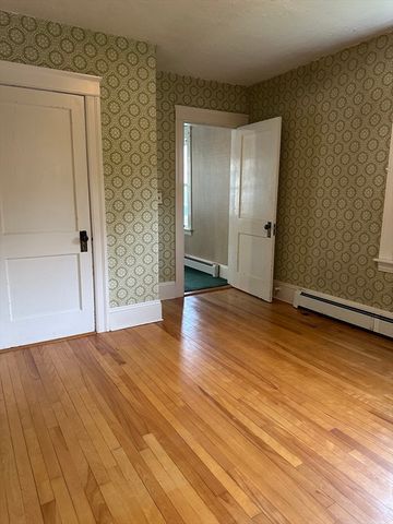 10 Park St, Auburn, MA 01501