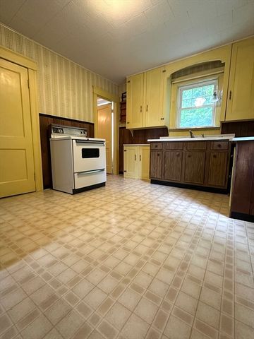 10 Park St, Auburn, MA 01501