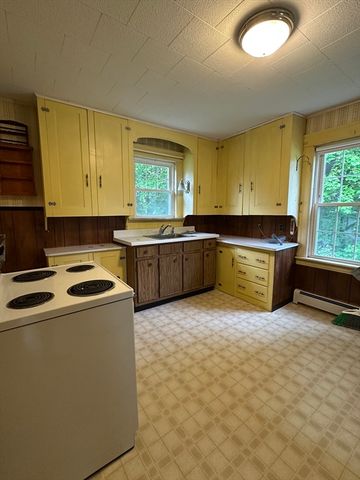 10 Park St, Auburn, MA 01501