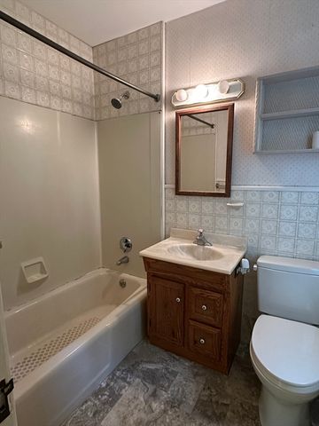 10 Park St, Auburn, MA 01501