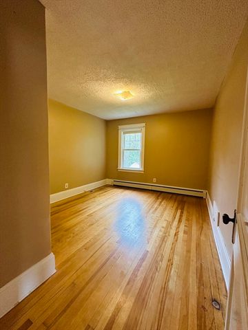 10 Park St, Auburn, MA 01501