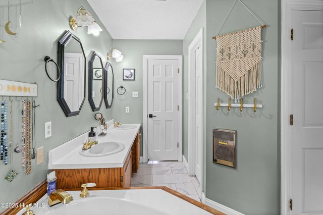542 Chief Court, Jacksonville, NC 28546