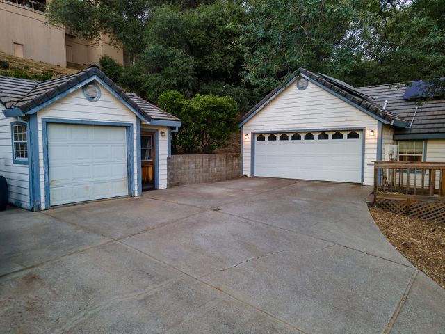 1487 Country Club Dr, Placerville, CA 95667