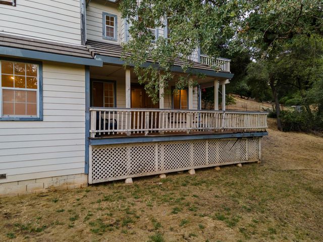 1487 Country Club Dr, Placerville, CA 95667