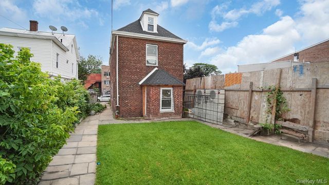 679 E 221st Street, Bronx, NY 10467