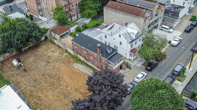 679 E 221st Street, Bronx, NY 10467