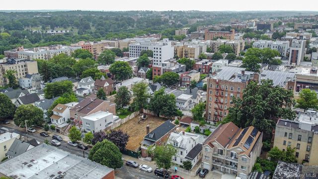 679 E 221st Street, Bronx, NY 10467