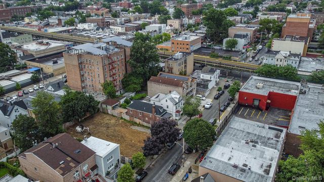 679 E 221st Street, Bronx, NY 10467