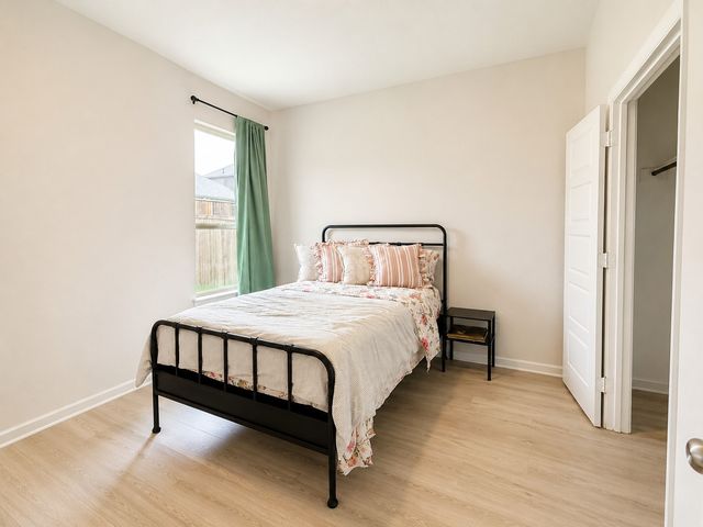 639 Congressional Avenue, Red Oak, TX 75154