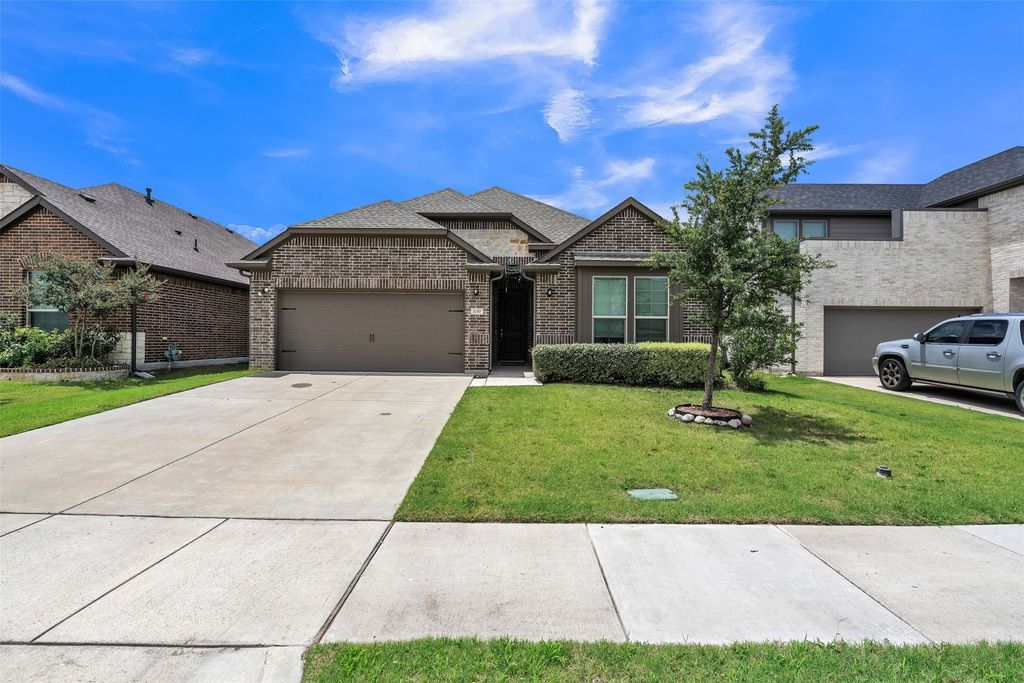 639 Congressional Avenue, Red Oak, TX 75154