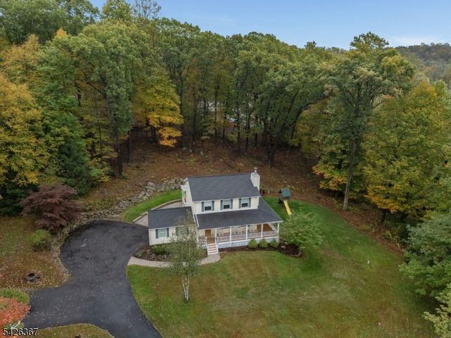 65 Summerfield Rd, White Twp., NJ 07823