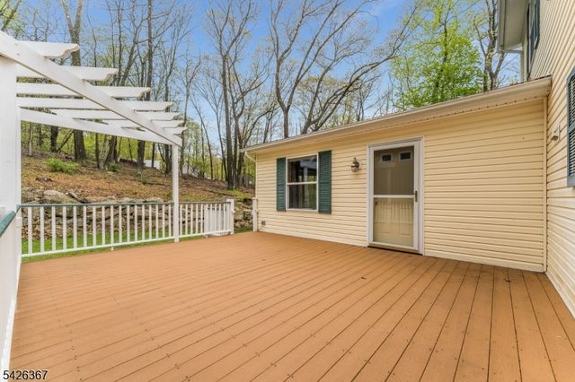 65 Summerfield Rd, White Twp., NJ 07823