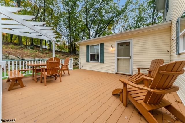 65 Summerfield Rd, White Twp., NJ 07823