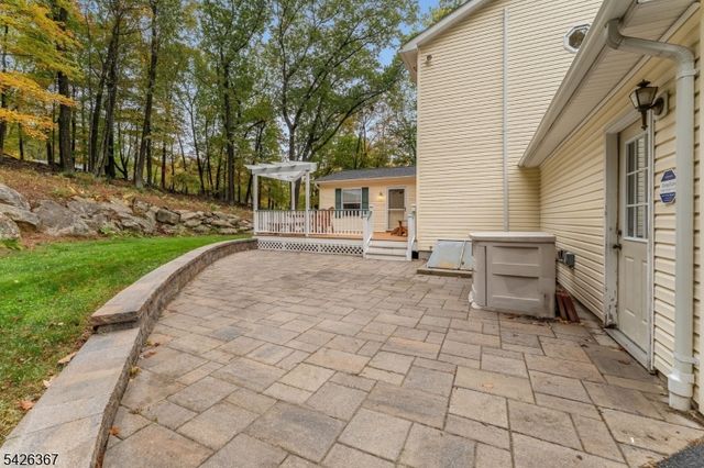 65 Summerfield Rd, White Twp., NJ 07823