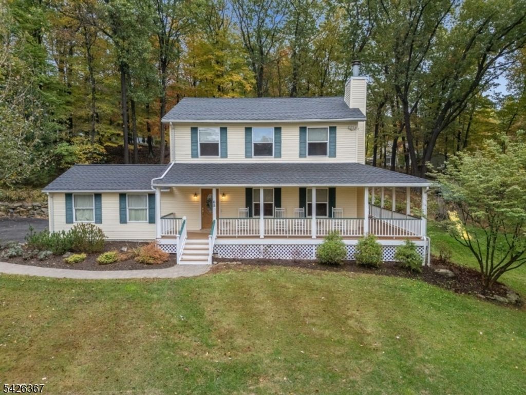65 Summerfield Rd, White Twp., NJ 07823