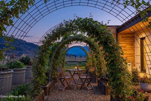 432 Stagecoach Drive, Sagle, ID 83860