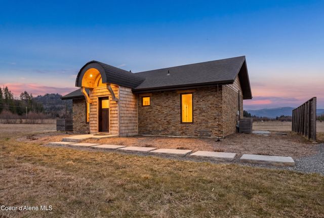 432 Stagecoach Drive, Sagle, ID 83860