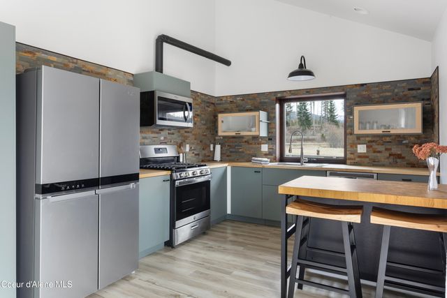 432 Stagecoach Drive, Sagle, ID 83860