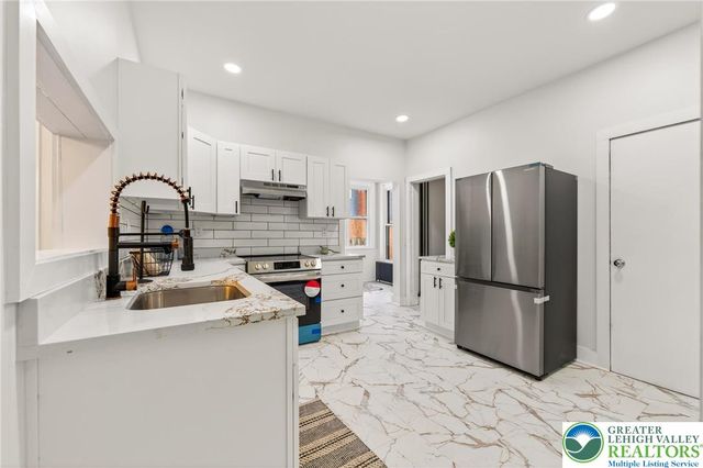 28 1st Street, Bangor Boro, PA 18013