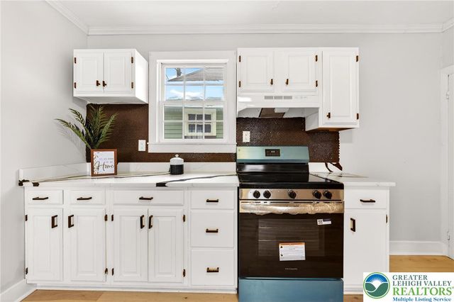 28 1st Street, Bangor Boro, PA 18013