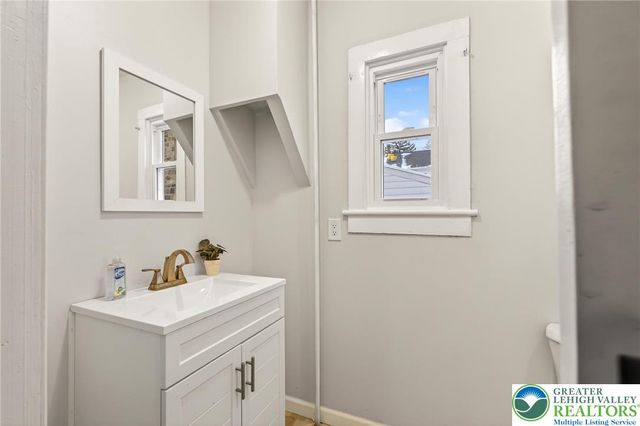 28 1st Street, Bangor Boro, PA 18013