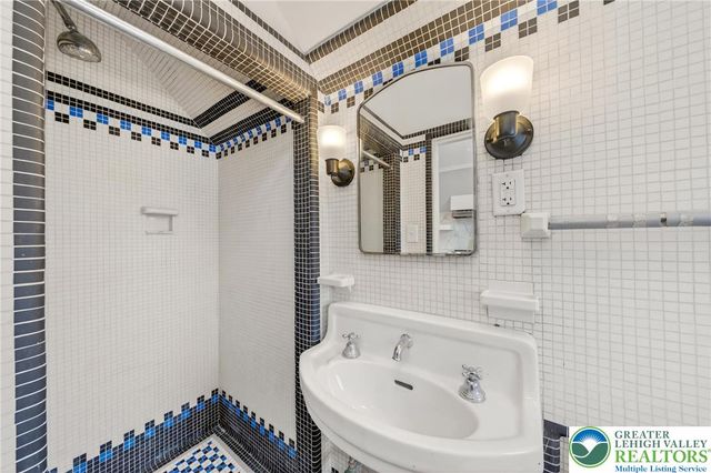 28 1st Street, Bangor Boro, PA 18013