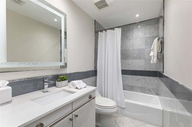 520 W Ave 2004 2004, Miami Beach, FL 33139
