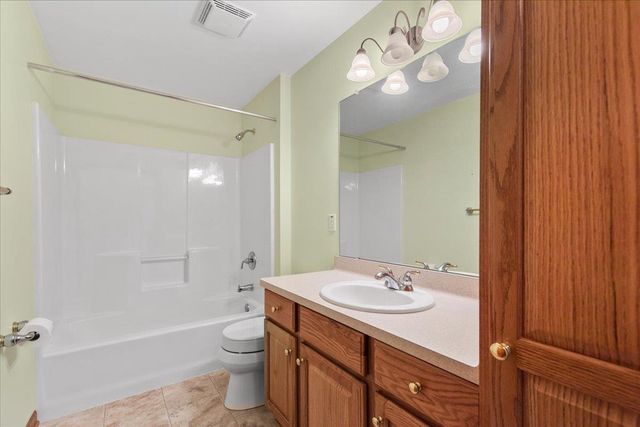 N160W20271 FOX CREEK DRIVE, Jackson, WI 53037