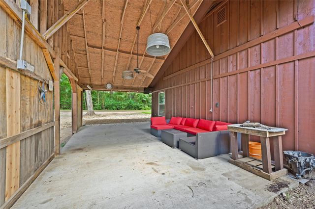 19540 Loafers Lane, Magnolia, TX 77355