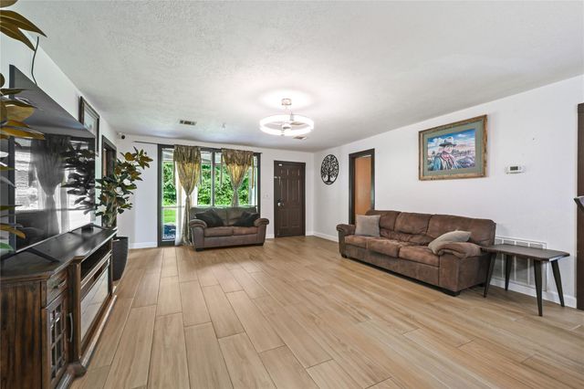 19540 Loafers Lane, Magnolia, TX 77355
