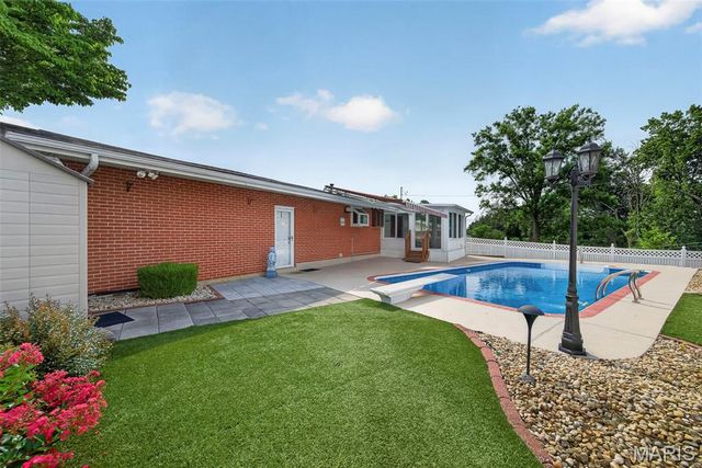 772 Peace Haven Drive, St Louis, MO 63125