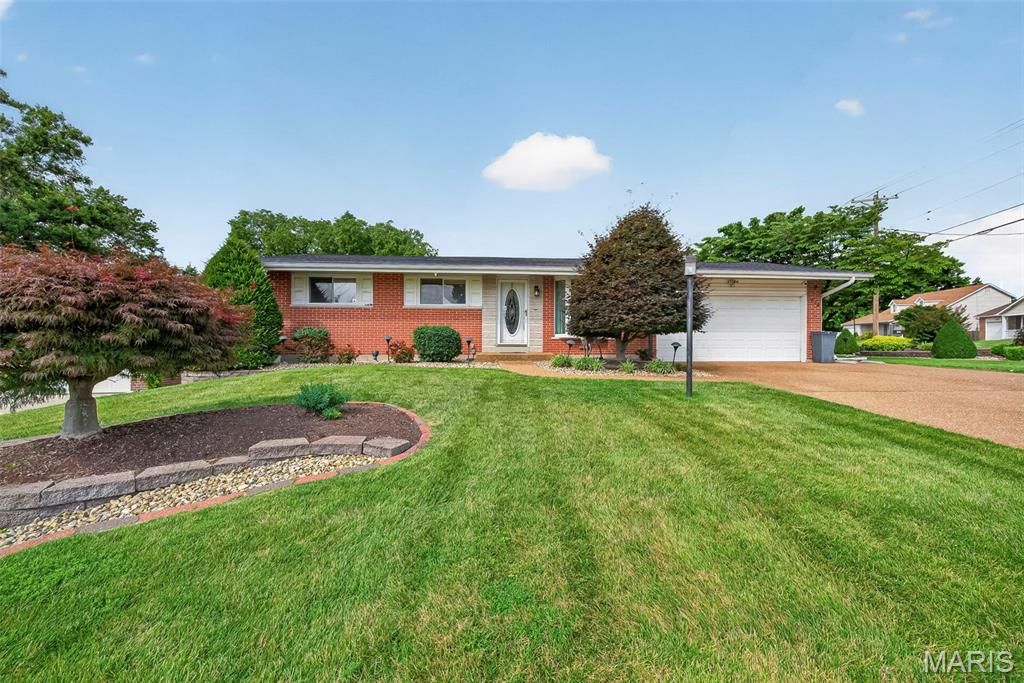 772 Peace Haven Drive, St Louis, MO 63125