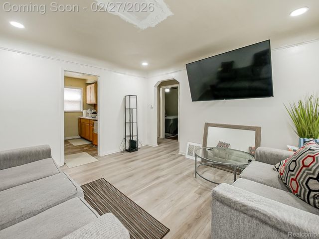 19811 Harlow Street, Detroit, MI 48235