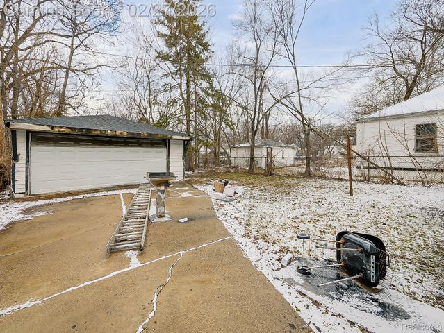 19811 Harlow Street, Detroit, MI 48235