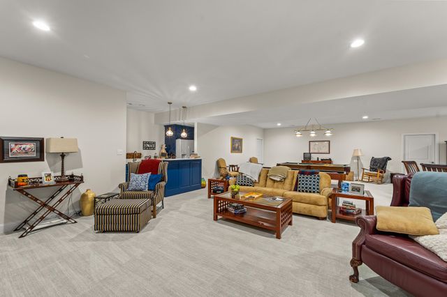 2304 GREEN MEADOW DR, Jefferson City, MO 65101