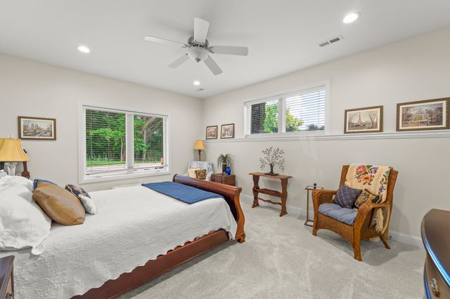 2304 GREEN MEADOW DR, Jefferson City, MO 65101