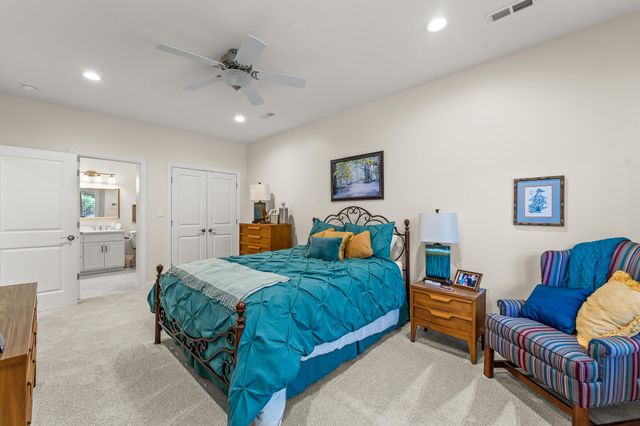 2304 GREEN MEADOW DR, Jefferson City, MO 65101