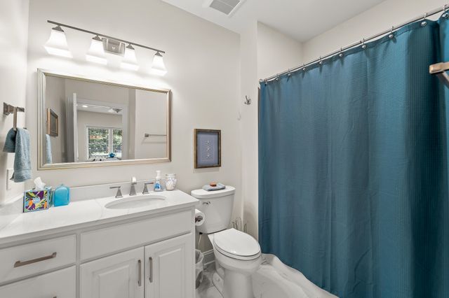 2304 GREEN MEADOW DR, Jefferson City, MO 65101