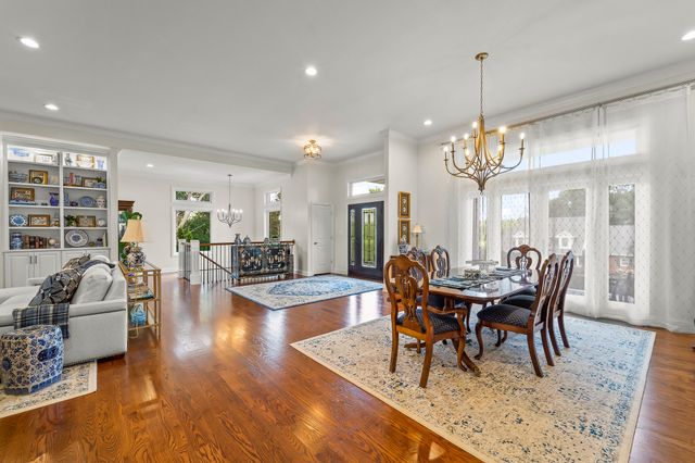 2304 GREEN MEADOW DR, Jefferson City, MO 65101