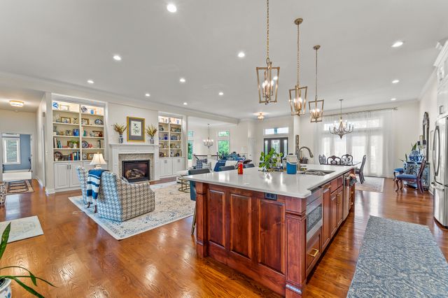 2304 GREEN MEADOW DR, Jefferson City, MO 65101