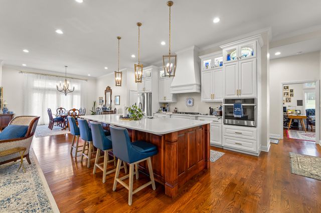 2304 GREEN MEADOW DR, Jefferson City, MO 65101