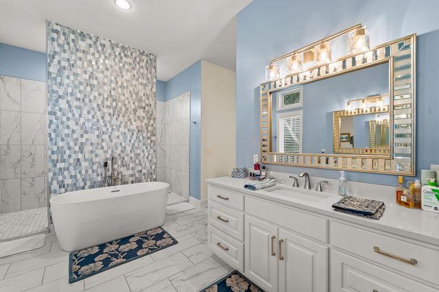 2304 GREEN MEADOW DR, Jefferson City, MO 65101