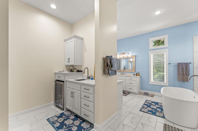 2304 GREEN MEADOW DR, Jefferson City, MO 65101