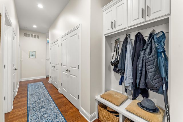 2304 GREEN MEADOW DR, Jefferson City, MO 65101