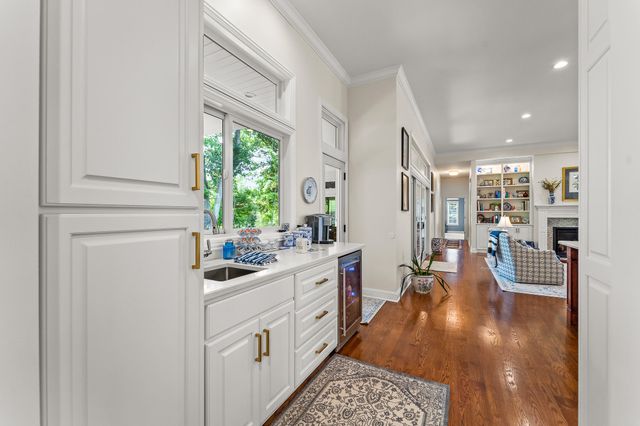 2304 GREEN MEADOW DR, Jefferson City, MO 65101