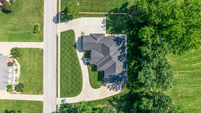 2304 GREEN MEADOW DR, Jefferson City, MO 65101