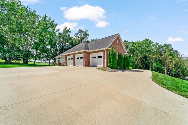 2304 GREEN MEADOW DR, Jefferson City, MO 65101