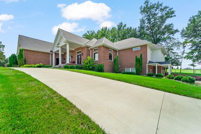 2304 GREEN MEADOW DR, Jefferson City, MO 65101